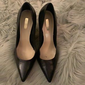 Guess Pumps
